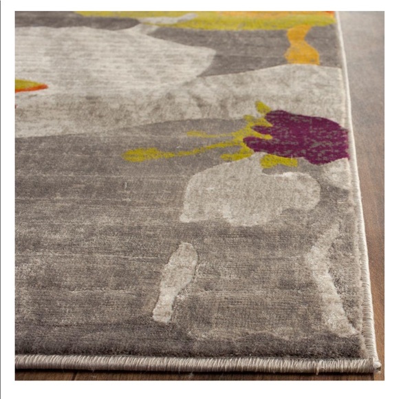 Safavieh 2”4x9 runner - Picture 5 of 8